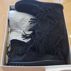 Minnetonka boots size 7